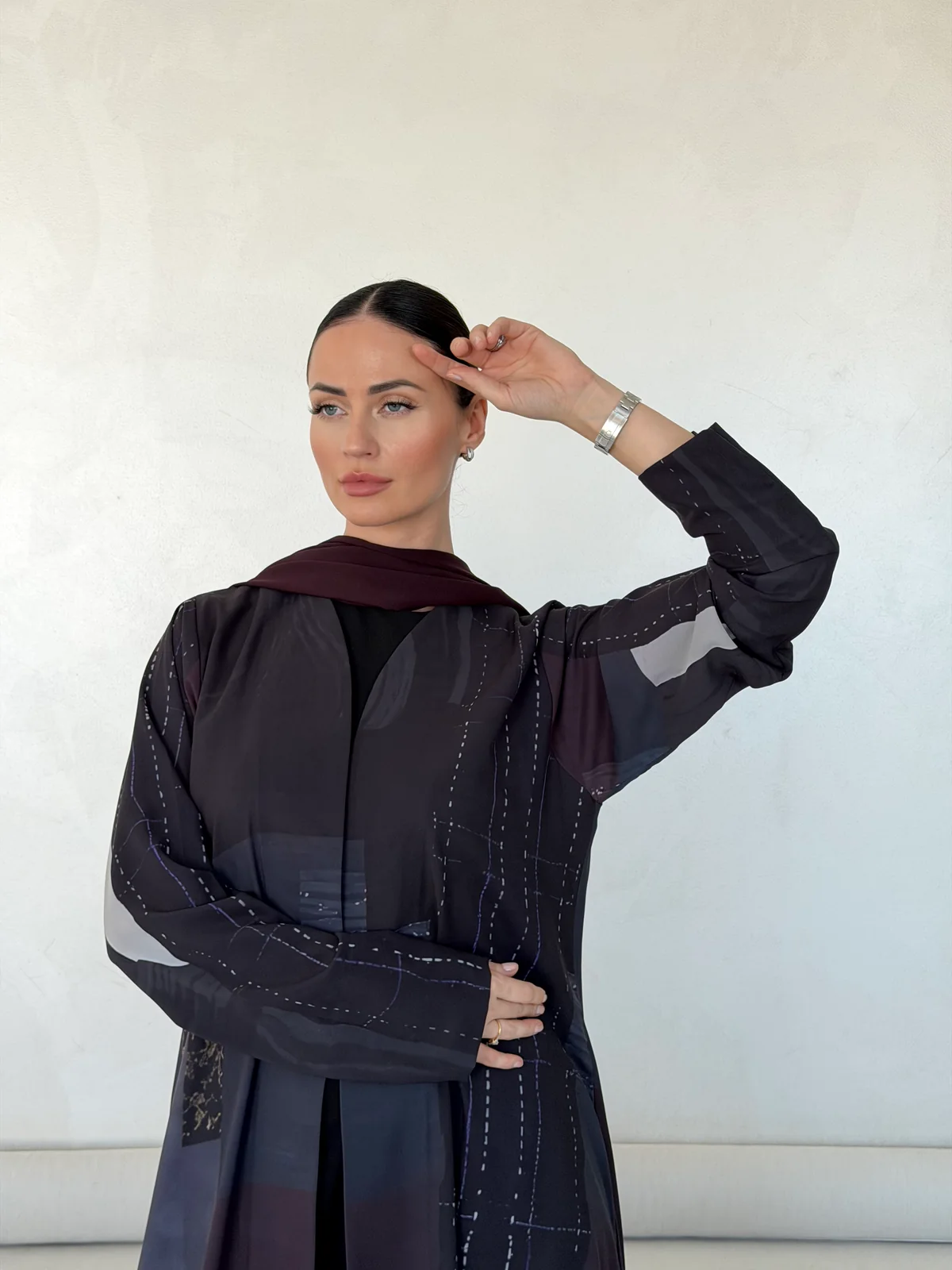 Dark Abaya with Contrasting Abstract Pattern in Ehsas crepe with a JAAZLINE-exclusive print - fabric and design detail | JAAZLINE JZA26-18